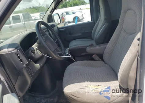 2004 Chevrolet Express G2500 z USA, uszkodzony, nr VIN 1GCGG25V641106110